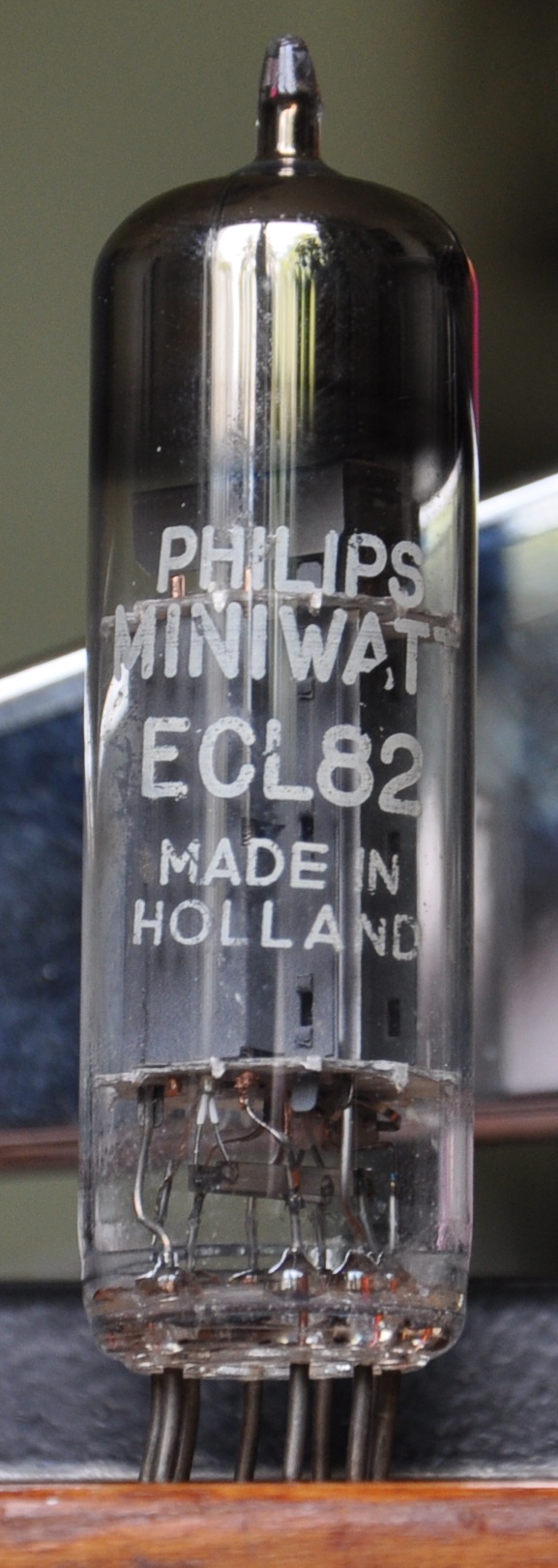 ECL 82