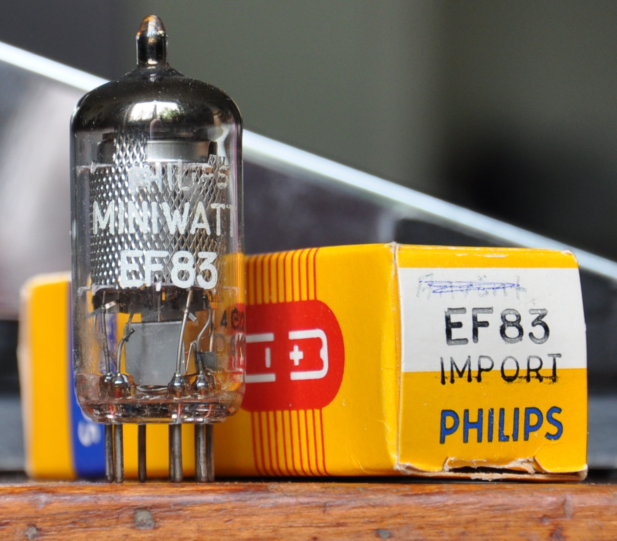 EF 83