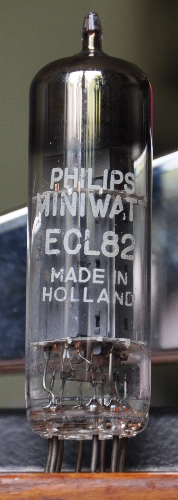 ECL 82