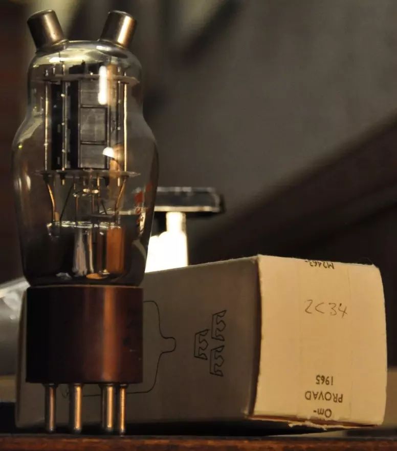Double Triode:Gives 2x16W by 50MHz 2C34