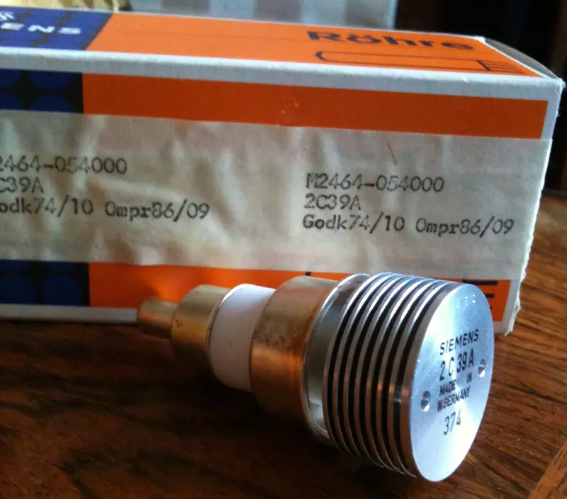 Triode:Gives 27W up to 2,5GHz 2C39A