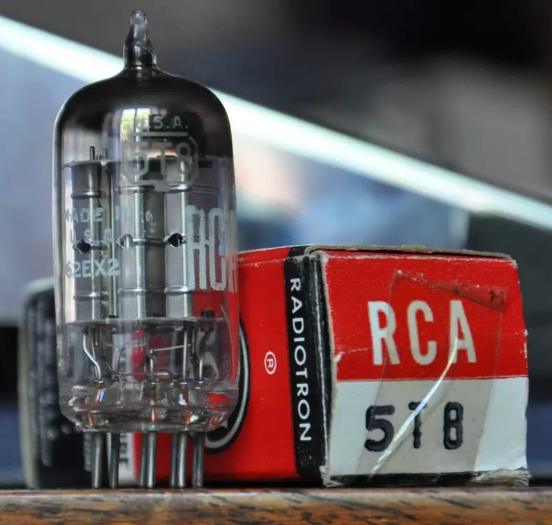 Diod Double diode Triode 5T8
