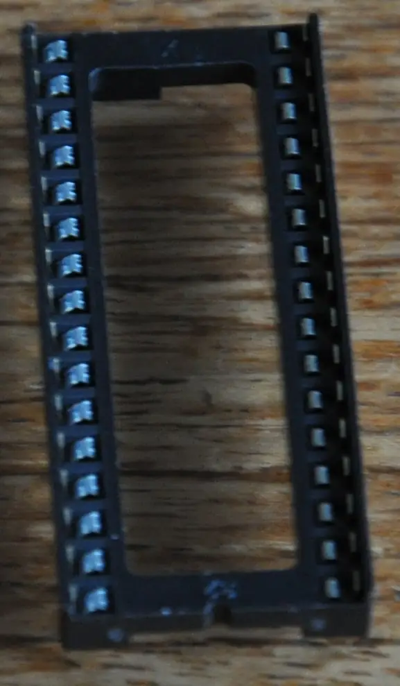 DIL32