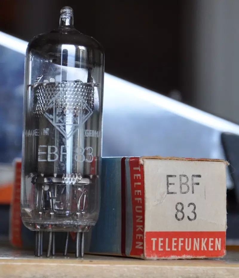 Double Diode Pentode EBF 83