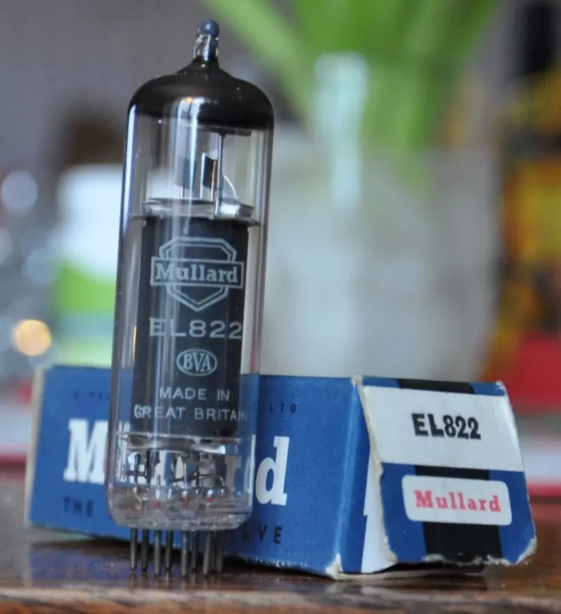 Power pentode EL 822
