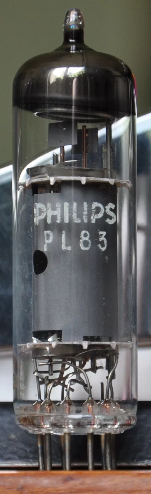 Power pentode PL 83