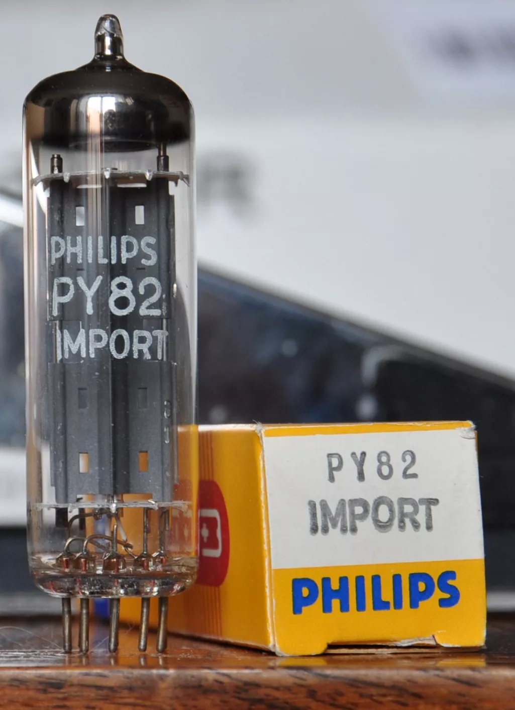 High voltage rectifyer PY 82