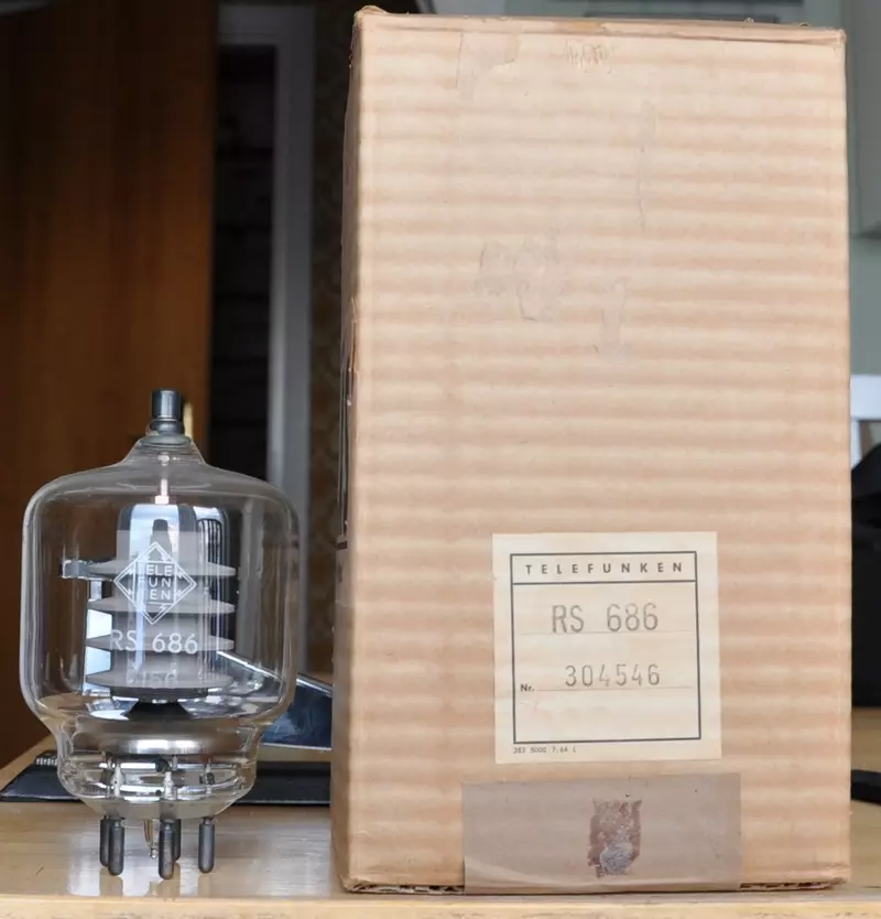 Tetrode: Gives 800W up to 110MHz RS 686