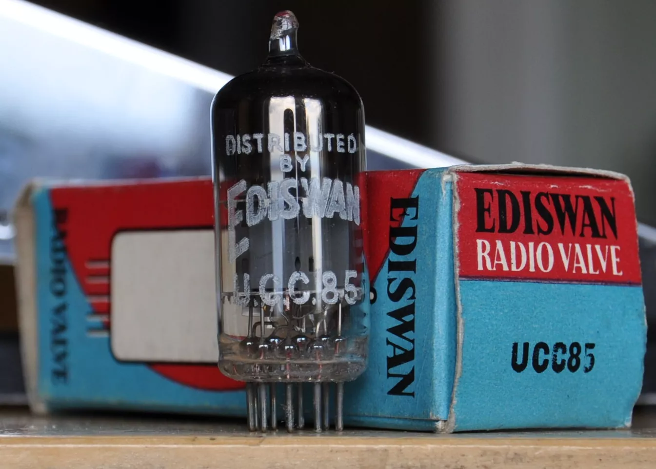 Double Triode UCC 85