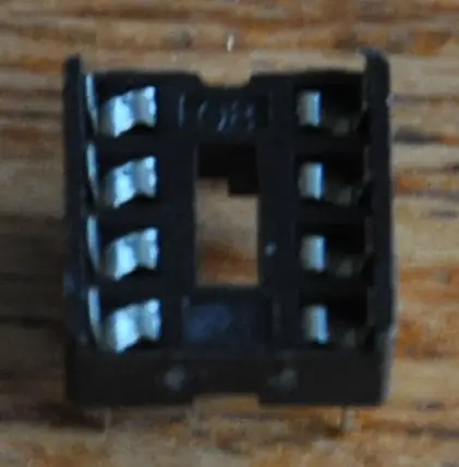 DIL8