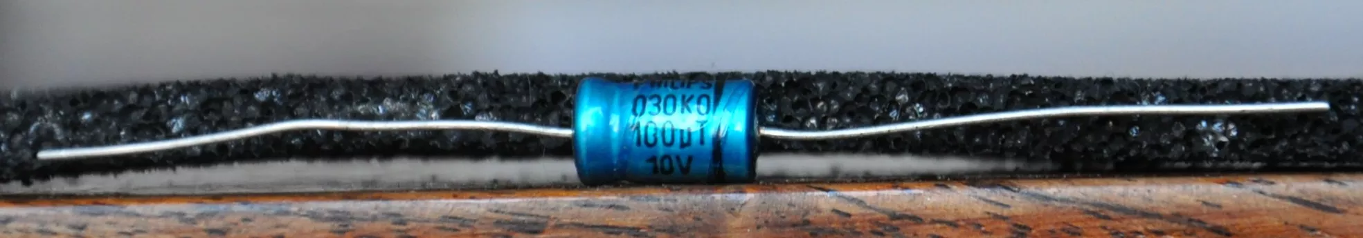 100UF10V